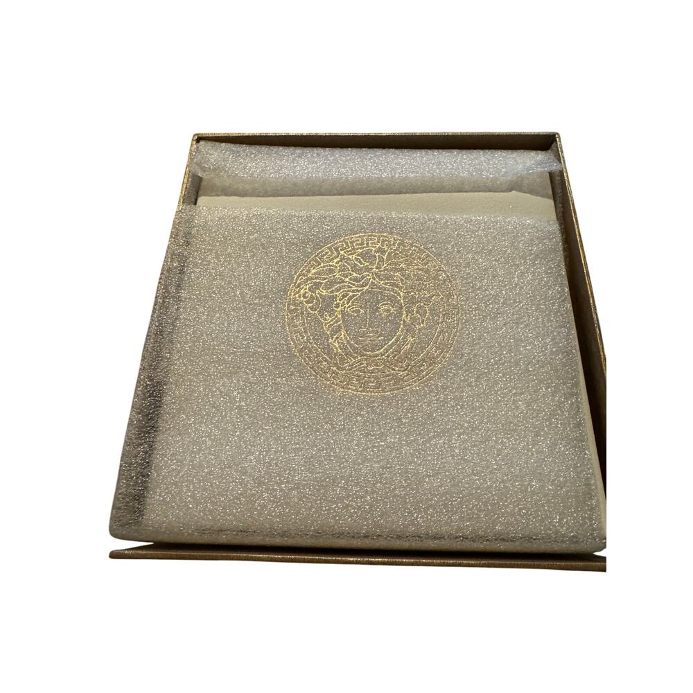 Versace VE8102319 V-Circle Lady white gold Stainless Steel Women's Watch NEW - Picture 13 of 14